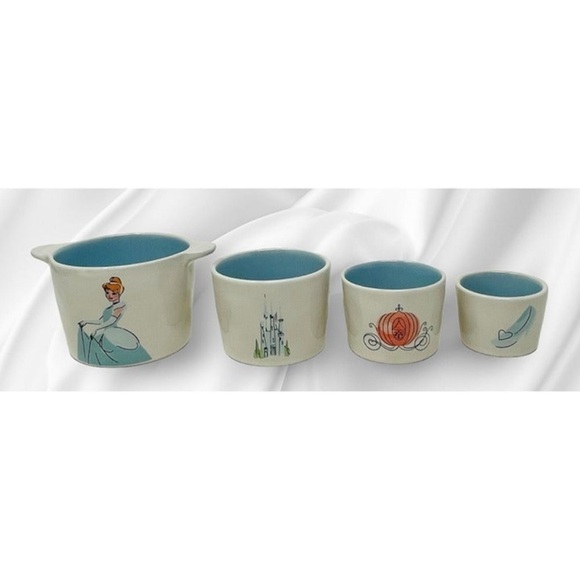 Cinderella Measuring Cups - Picture 3 of 5